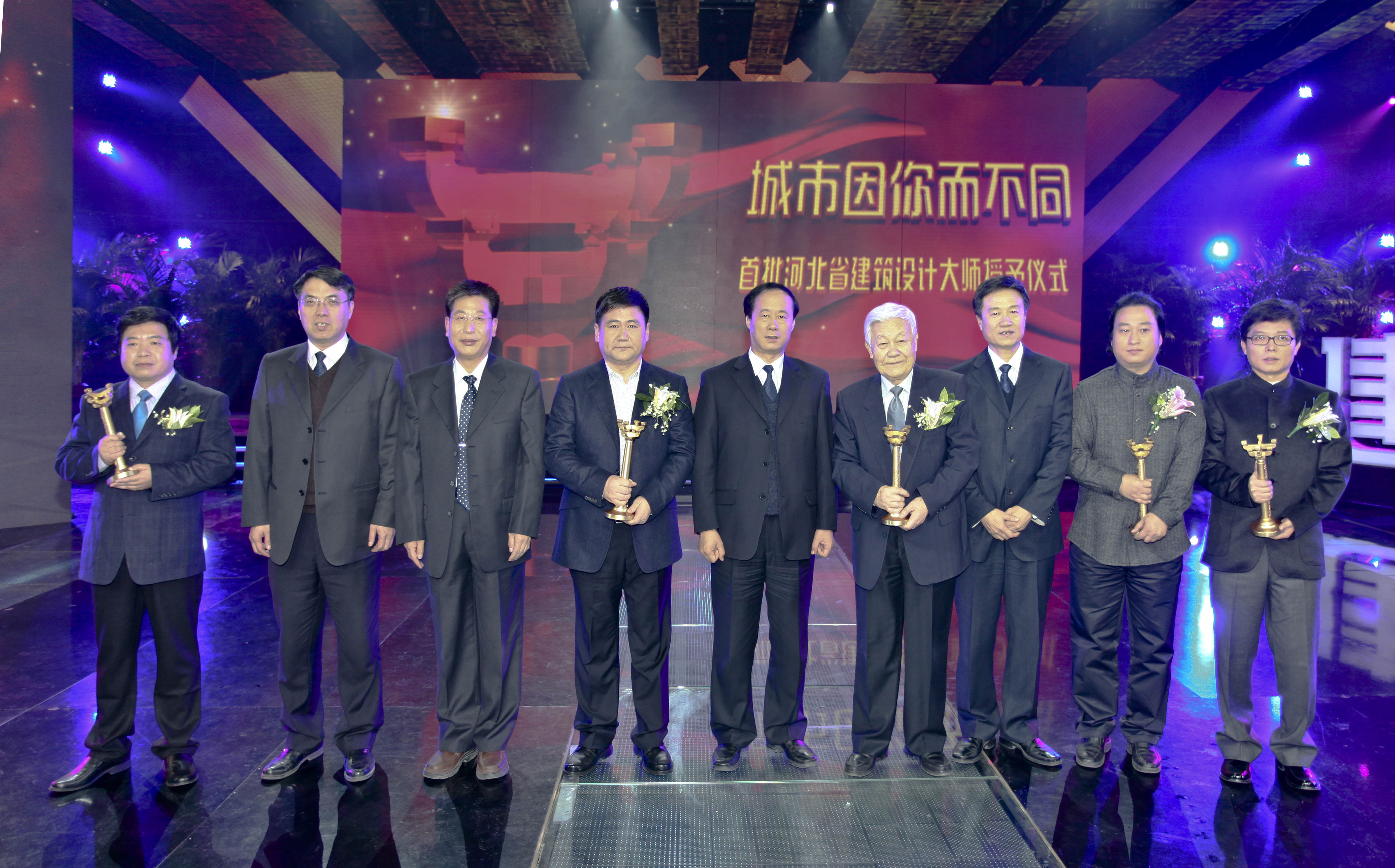 1991年毕业于哈尔滨建筑工程学院(现哈尔滨工业大学)建筑系建筑学专业