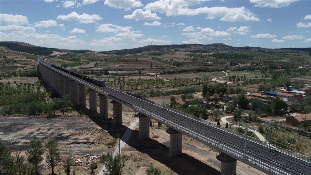  p>喀赤高速铁路(kazuo-chifeng high-speed railway),简称喀赤高铁