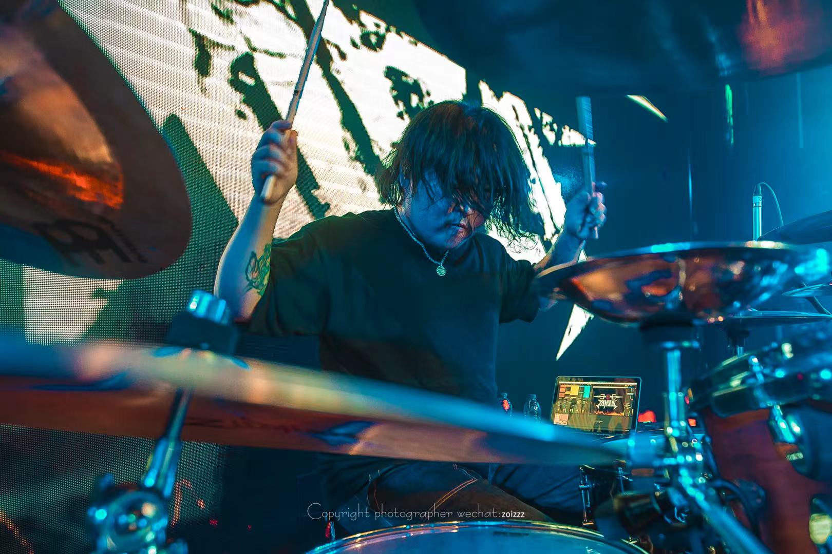  p data-id="uis2s4rorxsn">王石展,男,夜叉乐队鼓手,国际打击乐协会