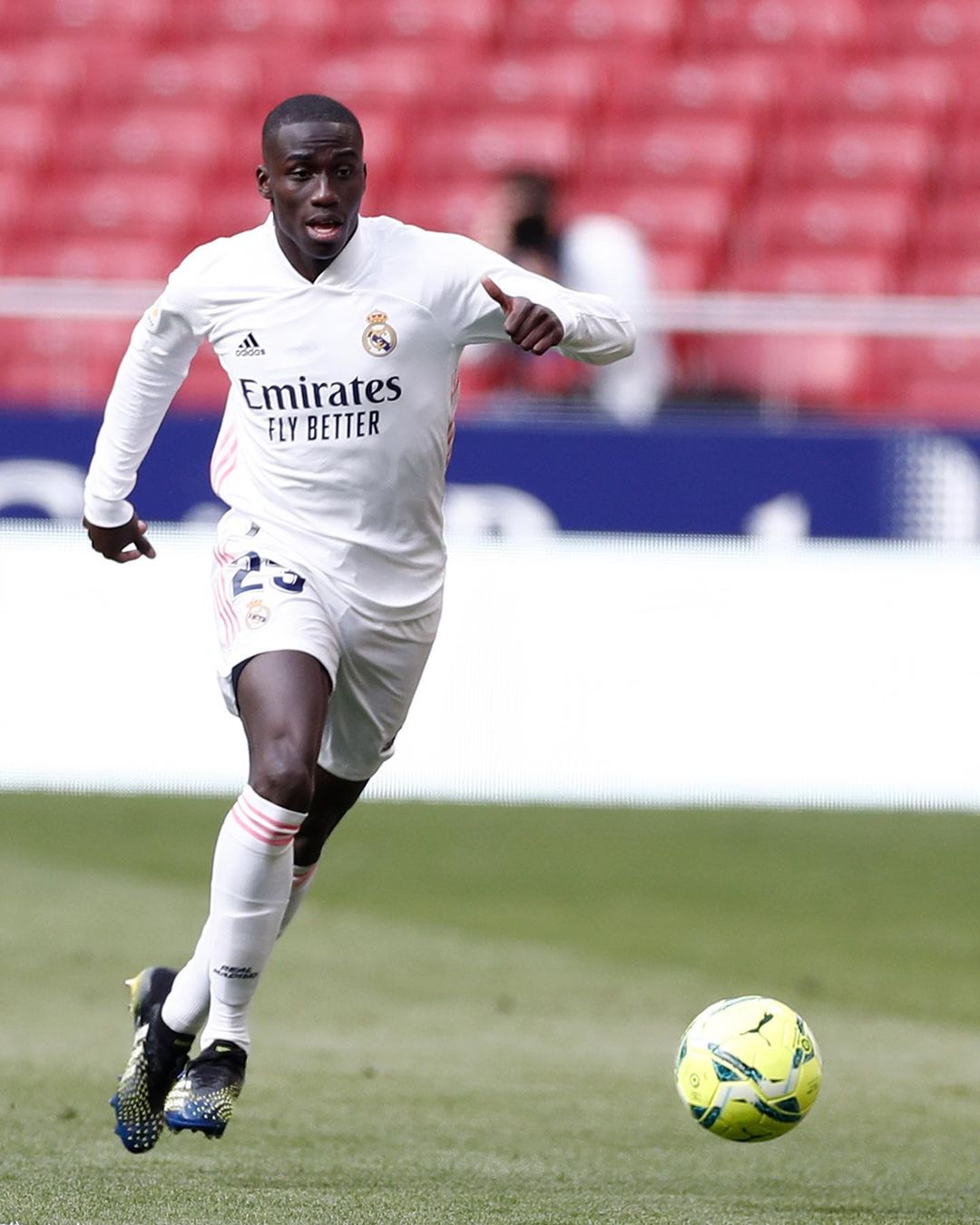  p data-id="gnbsxw7ncr">费兰·门迪(ferland mendy),全名费兰·桑纳