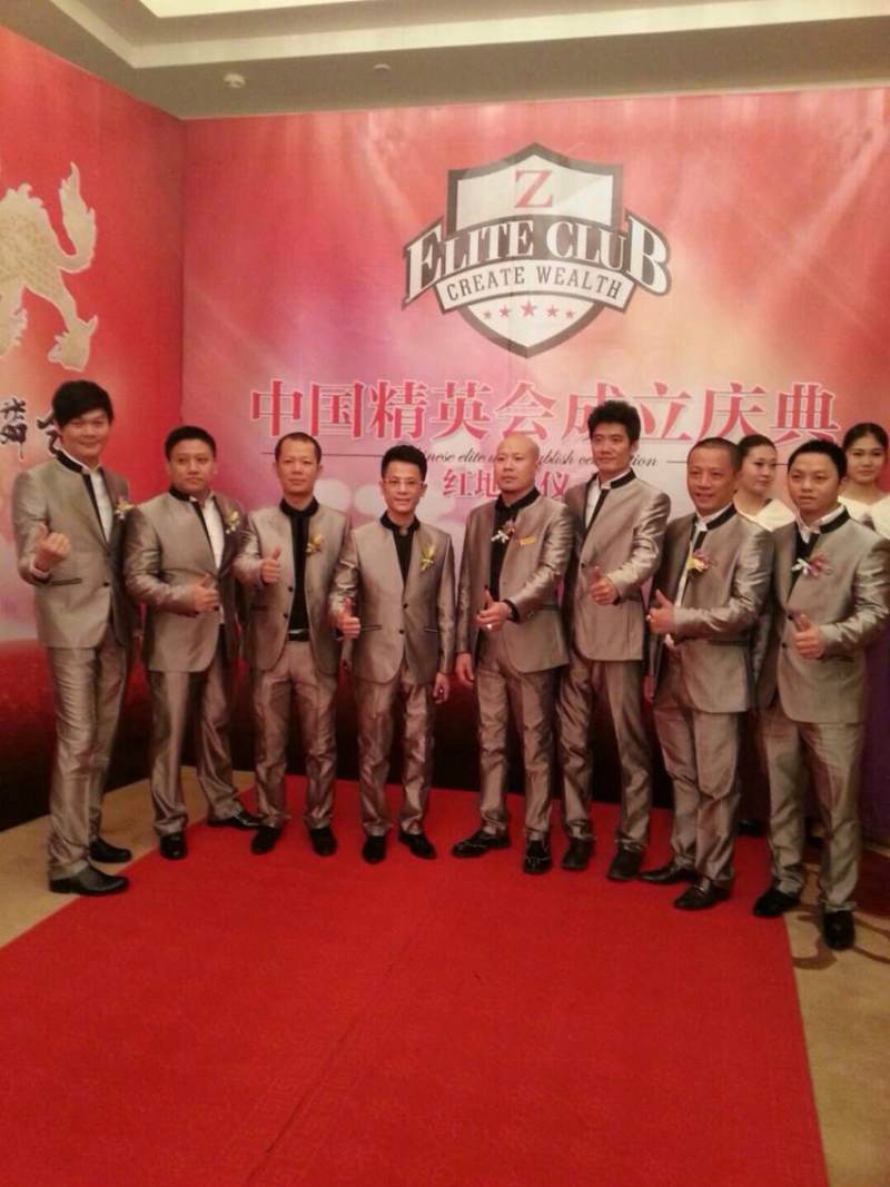 月,由中国社交名流 a target="_blank" href="/item/黄智中/1632648"