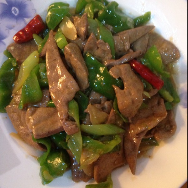 主要材料是猪肝,姜蒜,青椒等. /p>