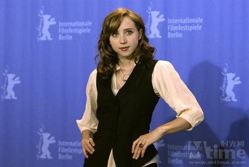  p>佐伊·卡赞 i>(zoe kazan) /i>,1983年9月9日出生于美国 a target=