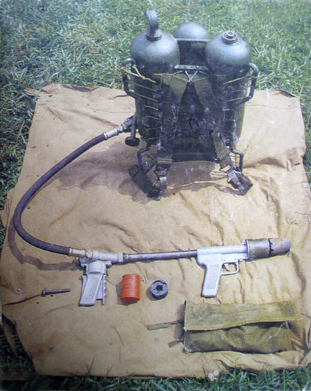 器 /b>(m2 flamethrower,简称:m2-2)是美国的一个单兵携带及背负式 a