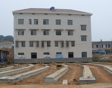  p>楼房平移是指将建筑物以整体的形式在同一水平面上迁移到不同的