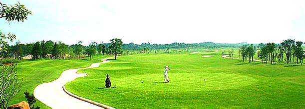 ">武汉金银湖国际高尔夫球场由武汉金银湖高尔夫国际俱乐部营运管理