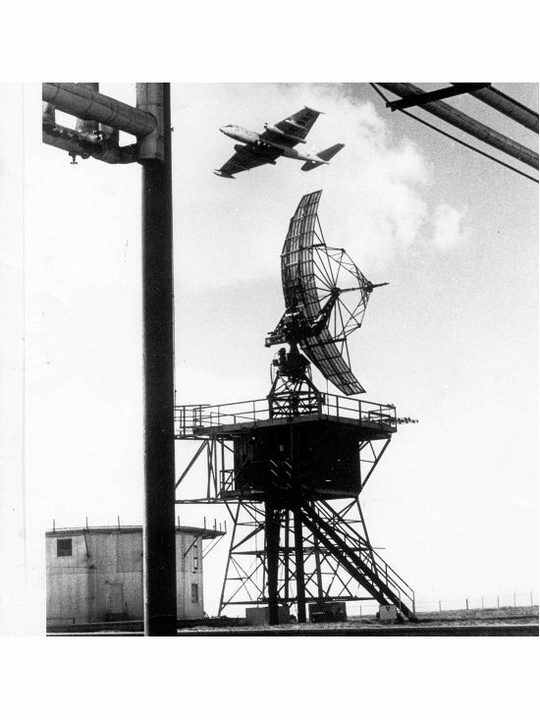 rb-57d),是美国马丁公司研制的亚音速,双发喷气式单翼高空侦察机
