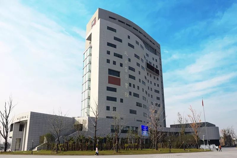  p>江苏护理职业学院坐落于江苏省淮安市,是一所省属专科层次的全日制