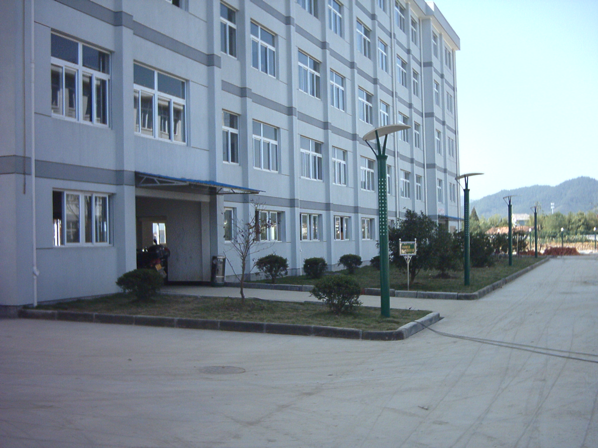  p>安吉县孝丰镇中学创建于上世纪60年代末,前身为孝丰公社中学,坐落