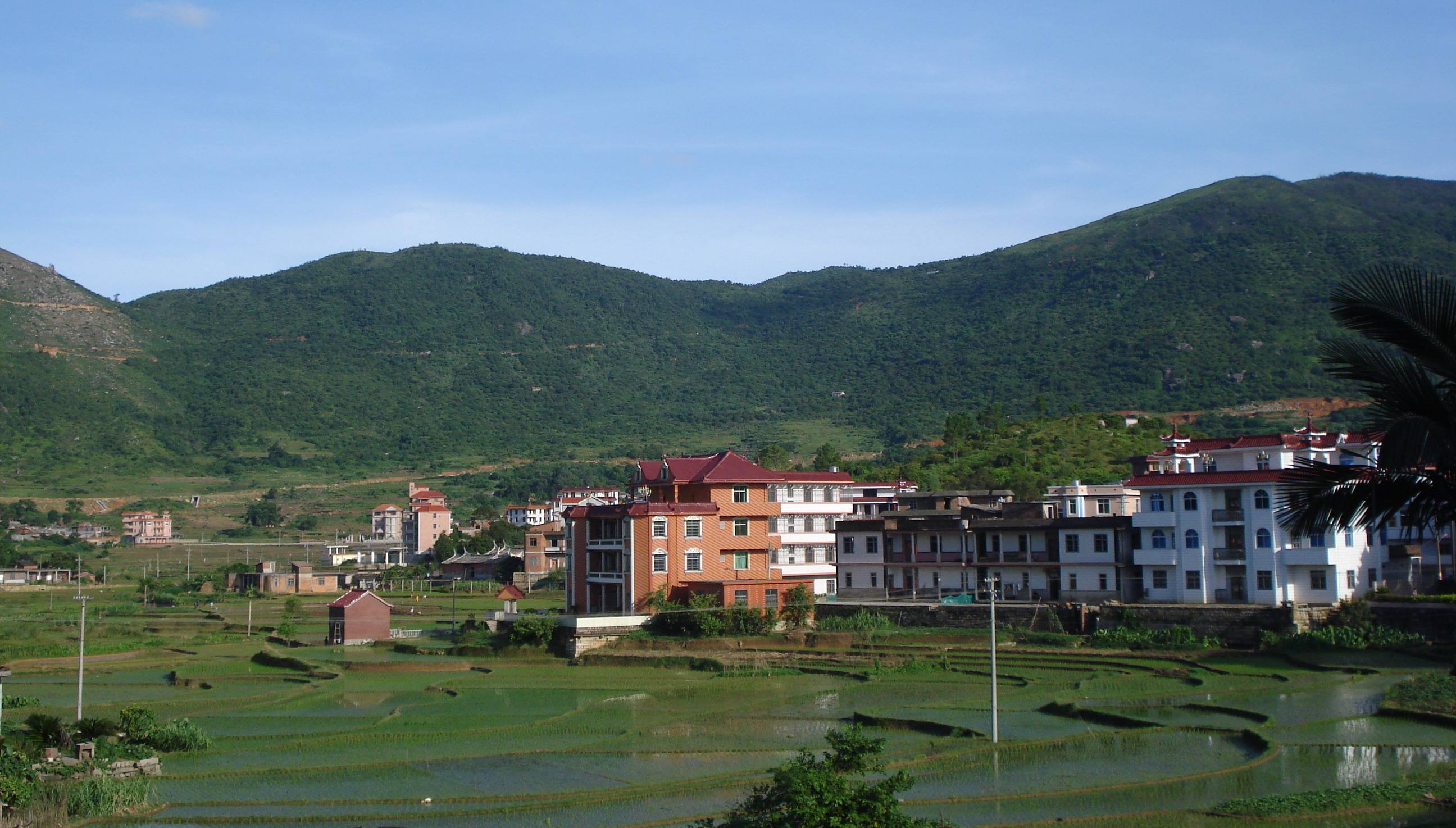  p>英都镇位于福建省泉州市南安市西部,距市区22公里,与安溪县毗邻