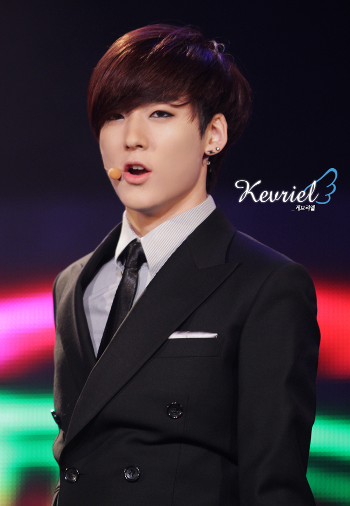  p>禹成贤(kevin),1991年11月25日出生于美国旧金山(三藩市),韩国男