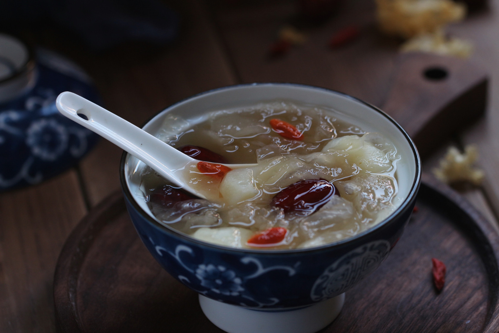 羹是用干银耳, 马蹄( a href="#" data-lemmaid="454028">荸荠 /a>