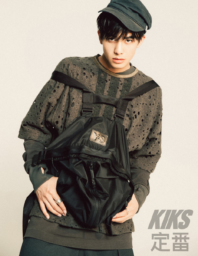  p>宋威龙,1999年3月25日出生于辽宁省大连市,中国内地男演员,模特.