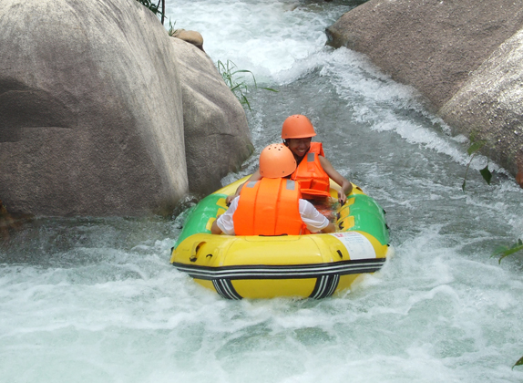 广东省江门市台山市北峰山的景点,河全程长约5公里,漂流时间约99分钟