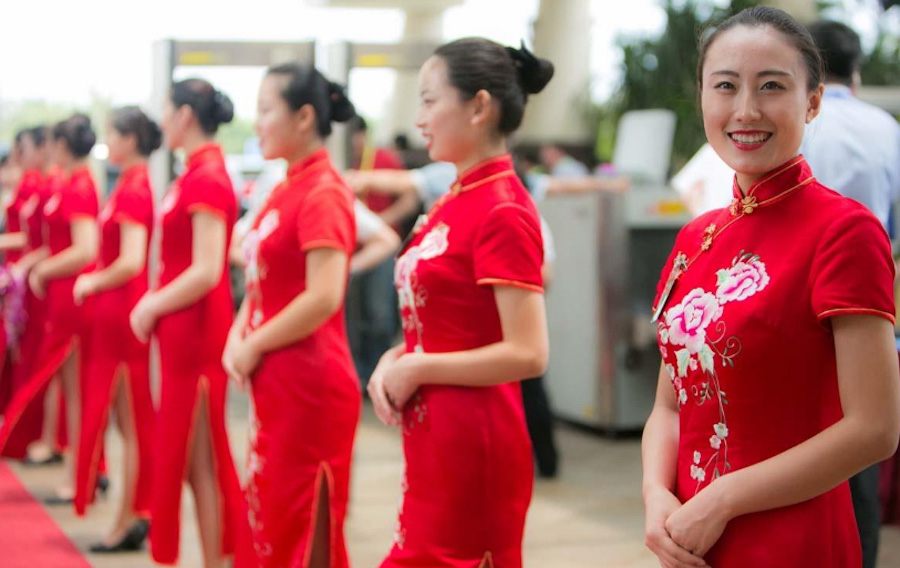  p>礼仪小姐原指的是 a href="#" data-lemmaid="9304660">剪彩者 /a>