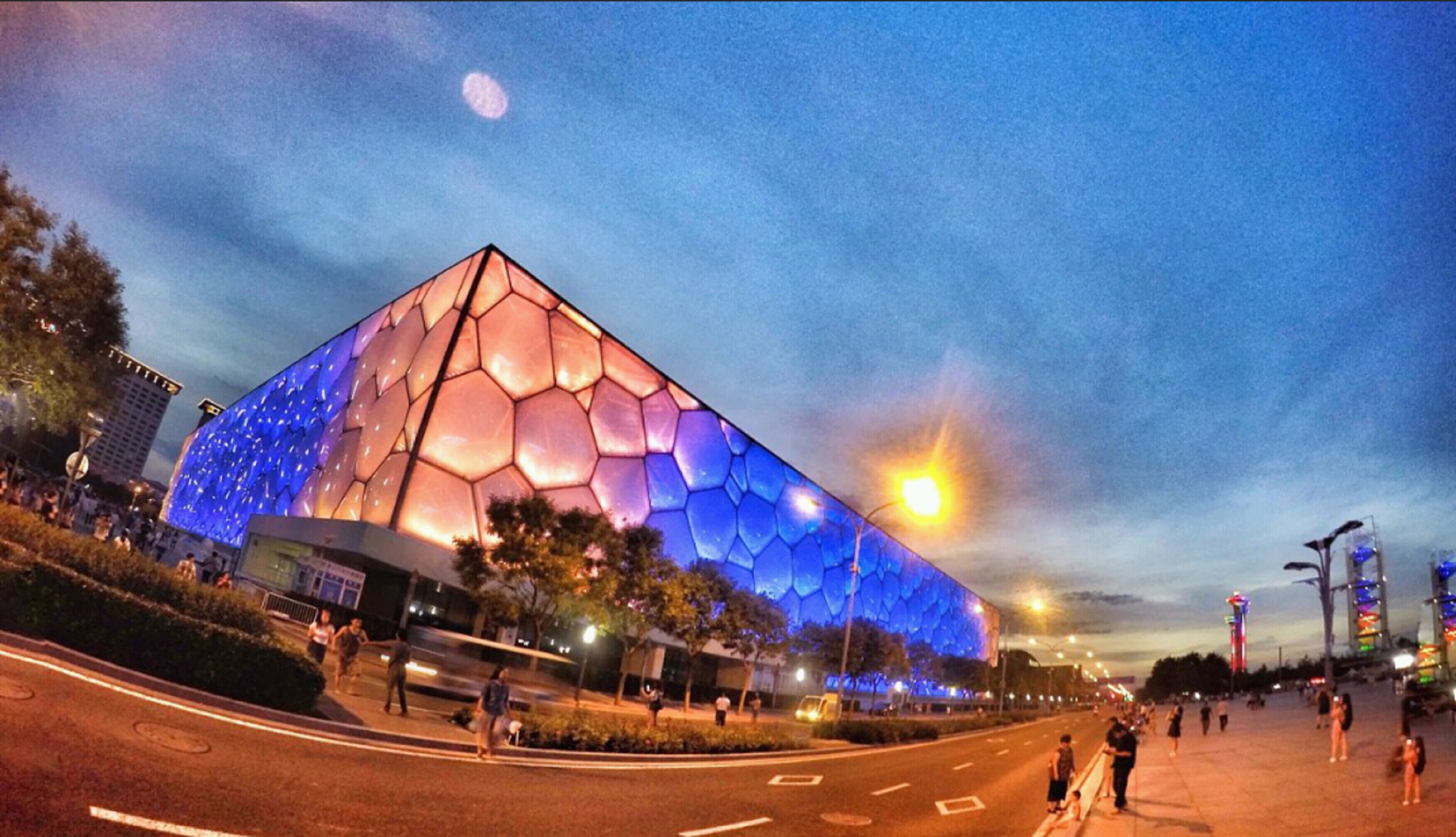  p>国家游泳中心(national swimming center),又名"水立方","冰立方"