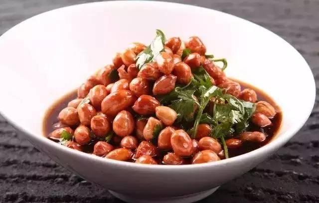  p>醋泡花生米以熟花生米,酱油,醋为主要原料.