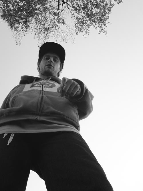 18便开始自己玩音乐,受日本的jazzyhiphop音乐人如 a target="_blank"