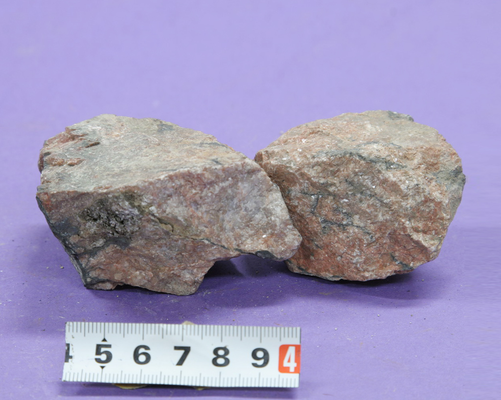  p>块状构造,又称"均一构造".