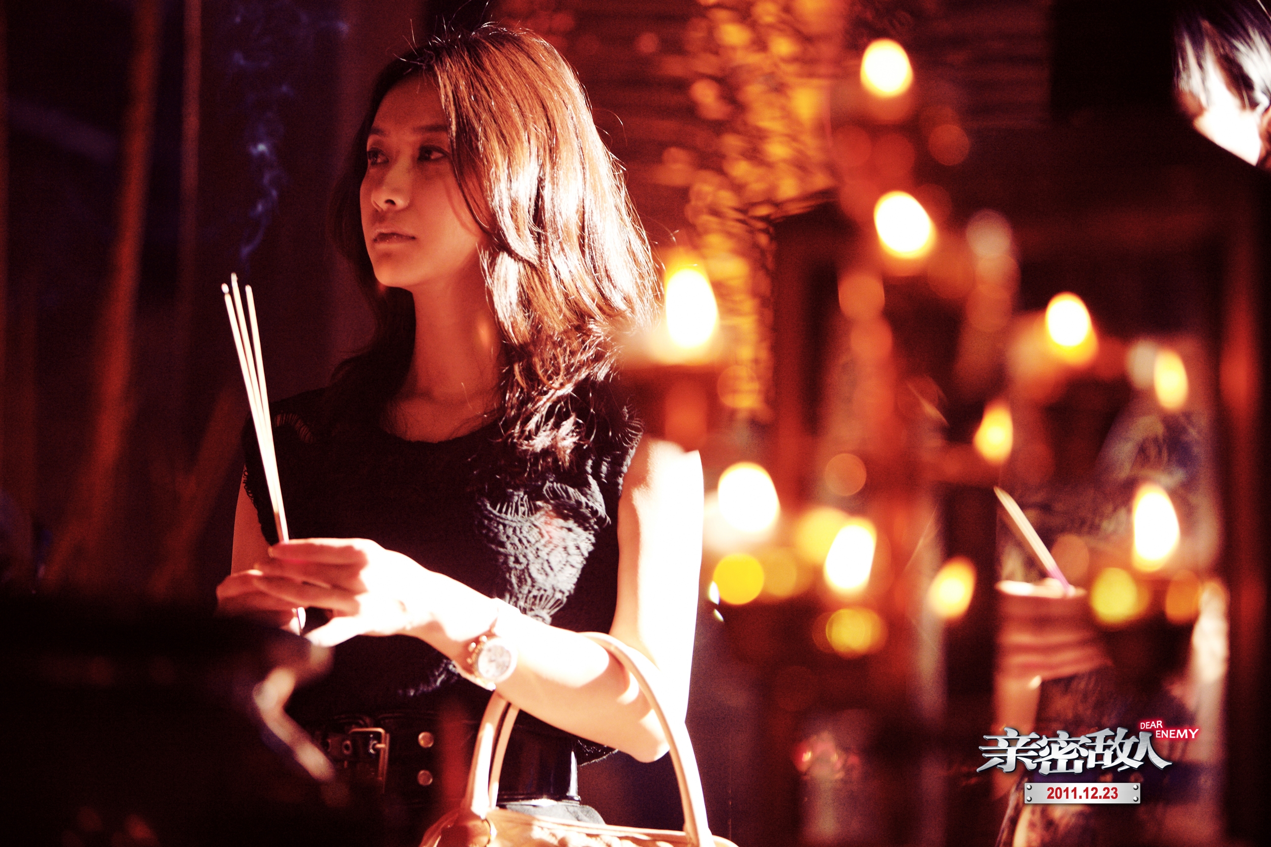 《亲密敌人》是徐静蕾导演,徐静蕾,黄立行联合主演的电影