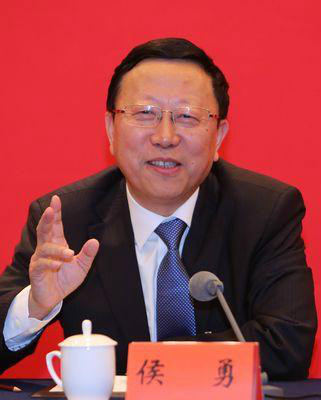 历任长炼职工大学培训科副科长,科长,党校副校长,运销公司党委副书记