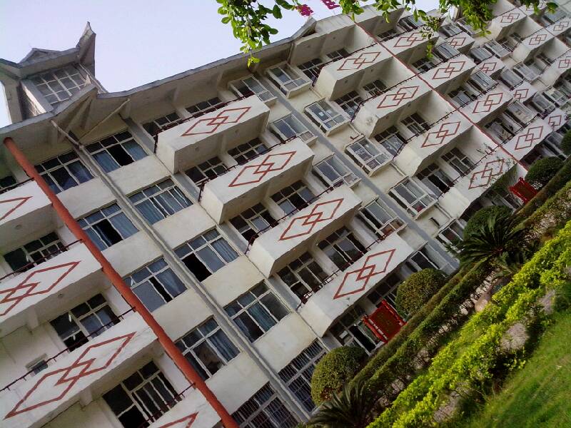 古镇 /a> ,宜宾市李庄中学校的前身为1942年王宪群女士创办的宪群女中