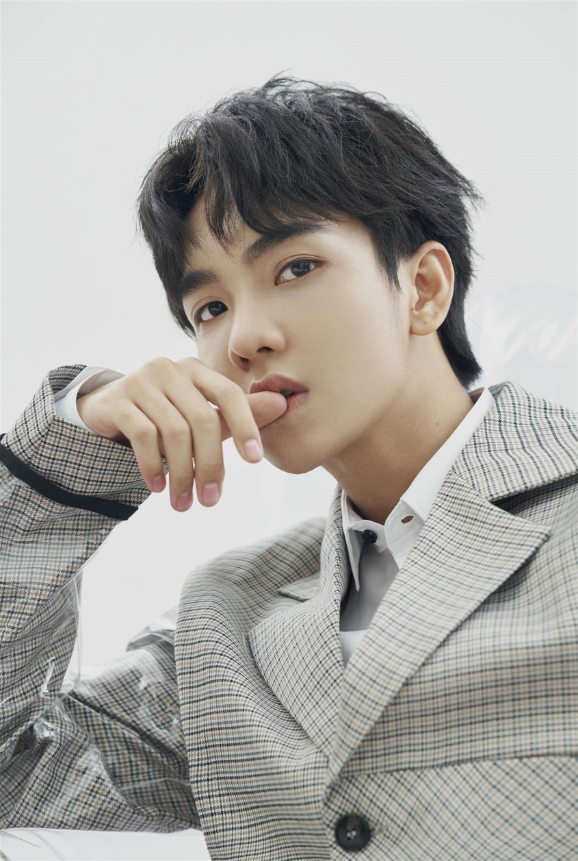  p>郑繁星,1998年9月5日出生于湖南省,中国内地男演员.