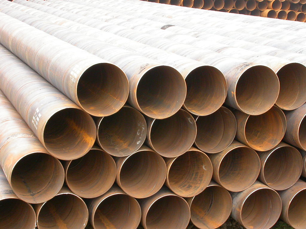 data-lemmaid="10601446">带钢 /a>经过卷曲成型后焊接制成的钢管