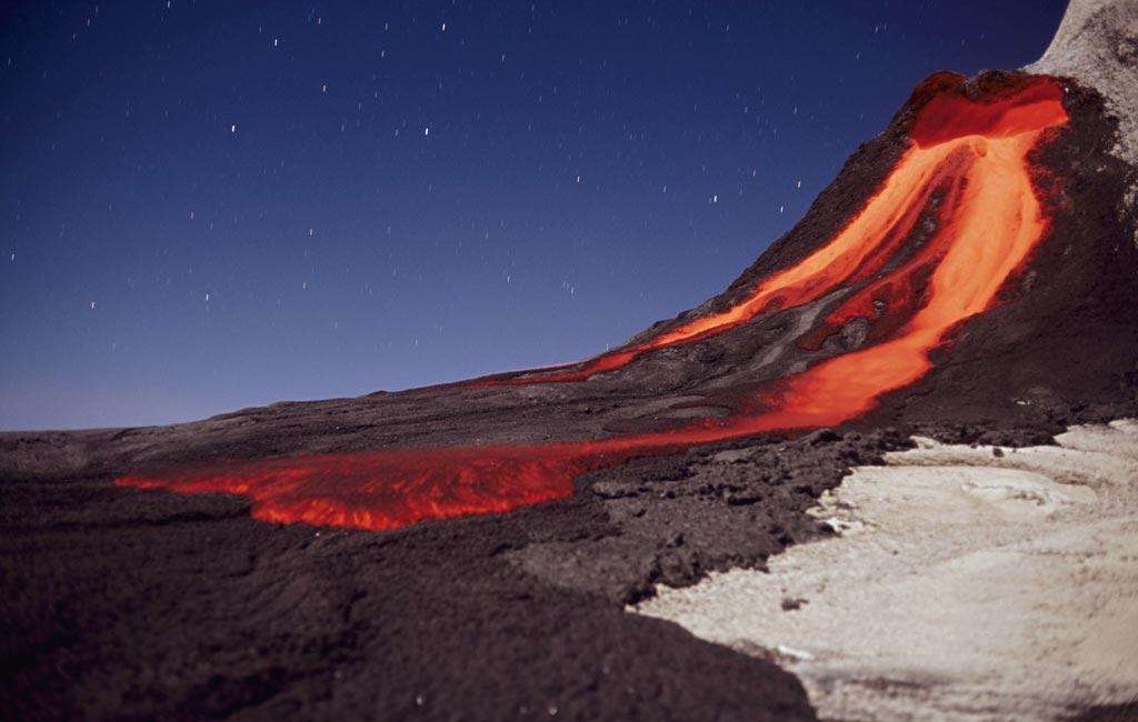  p>火山作用(volcanism)又称喷发作用,是指岩浆喷出地表,冷凝成岩浆岩