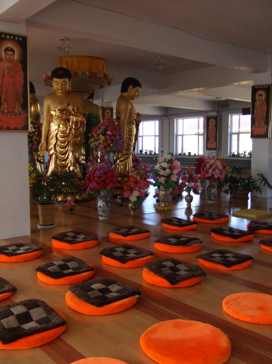  p>吉林长春百国兴隆寺建于1995年,据该寺居士称,2005年以后,寺院现任