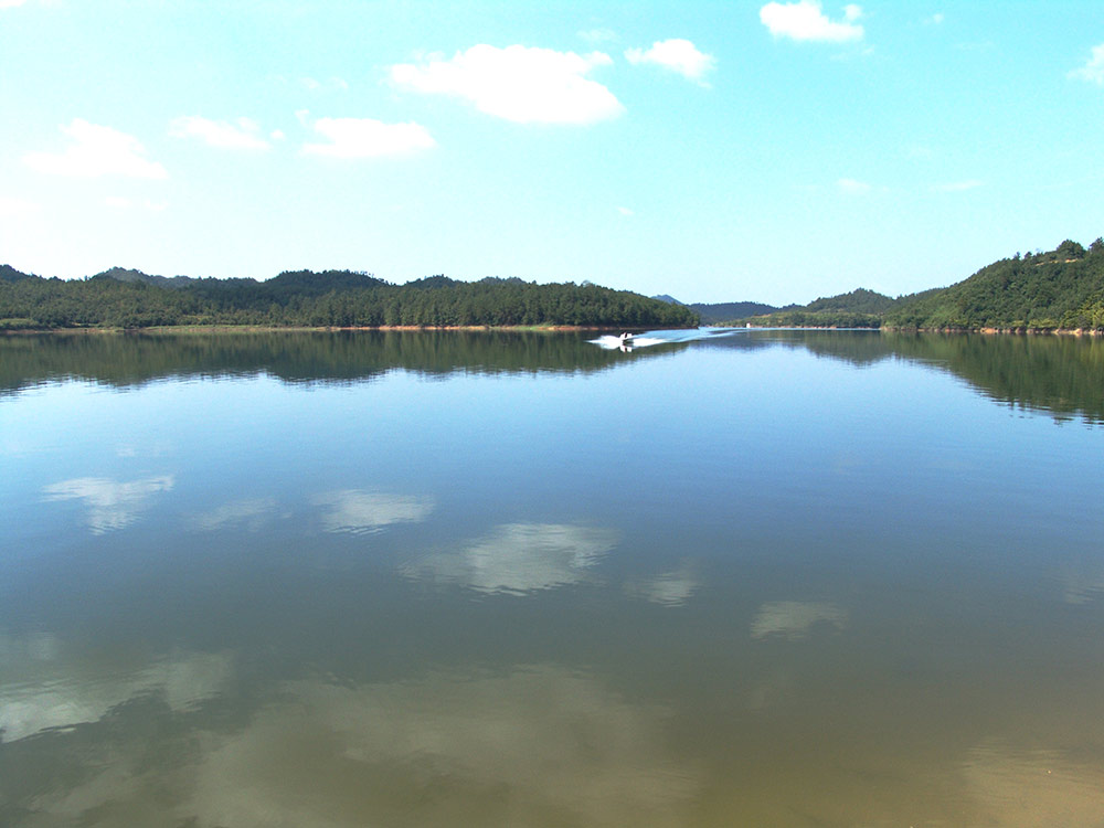  p>南沙湖风景区,位于陕西省汉中市城固县,是水利部2007年公布的第七