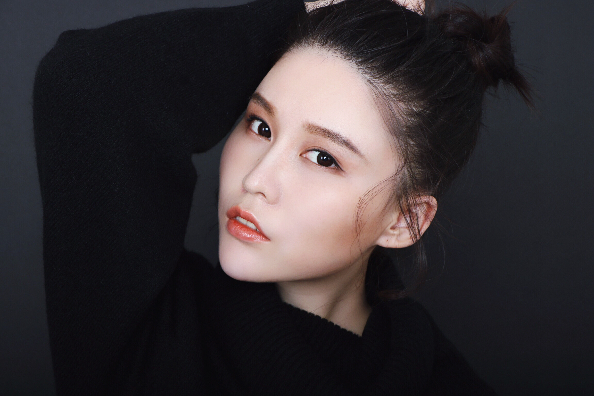  p>完颜和卓,出生于黑龙江,asgirl女子汽车特技队车手,中国内地女演员