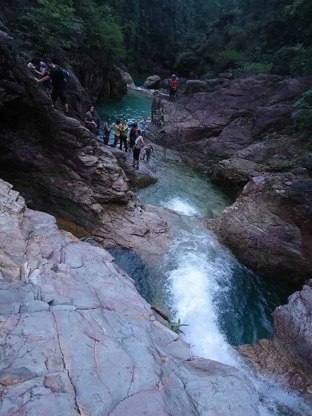 di">"彩石谷"是位于 a target="_blank" href="/item/揭西县/1054448"