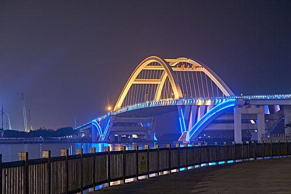  p>霁虹桥史称兰津桥,位于云南省 a target="_blank" href="/item