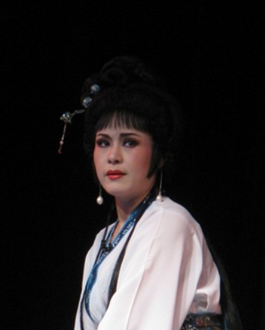  p>王晓燕,中国人,1971年2月于浙江嵊州出生,职业:国家二级演员.