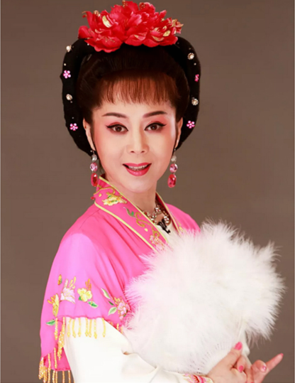  p>王娟,黄梅戏演员,曾在舞台剧《 a target="_blank" href="/item/戏