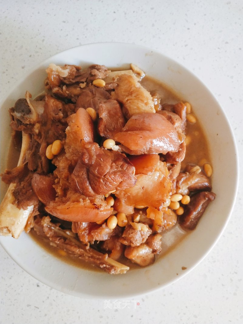 黄酒炖猪肘