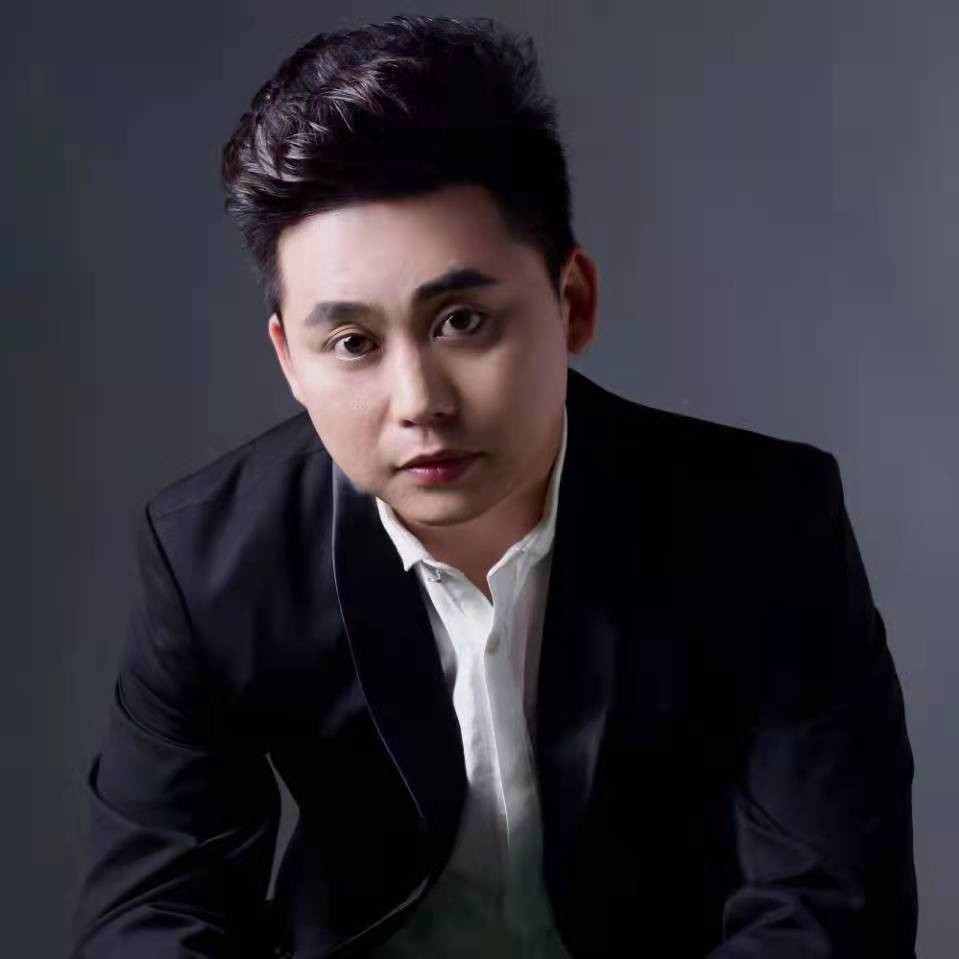  p>刘少峰(敖日格勒),男,出生于 a target="_blank" href="/item