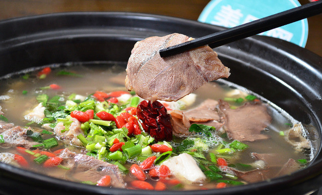 牛肉清汤配牛肝丸