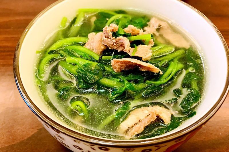  p>瘦肉章鱼西洋菜汤,家常菜的一种,味道很清香,感觉特别润喉舒心的.