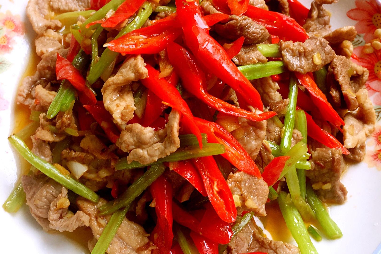 肉丝炒辣椒的家常做法『肉丝炒辣椒的家常做法大全』 - 鲲鹏百科知识