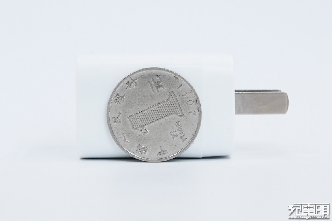 新斯宝推出20W PD快充，专为iPhone12准备_百科TA说