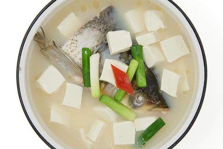 胖头鱼炖豆腐