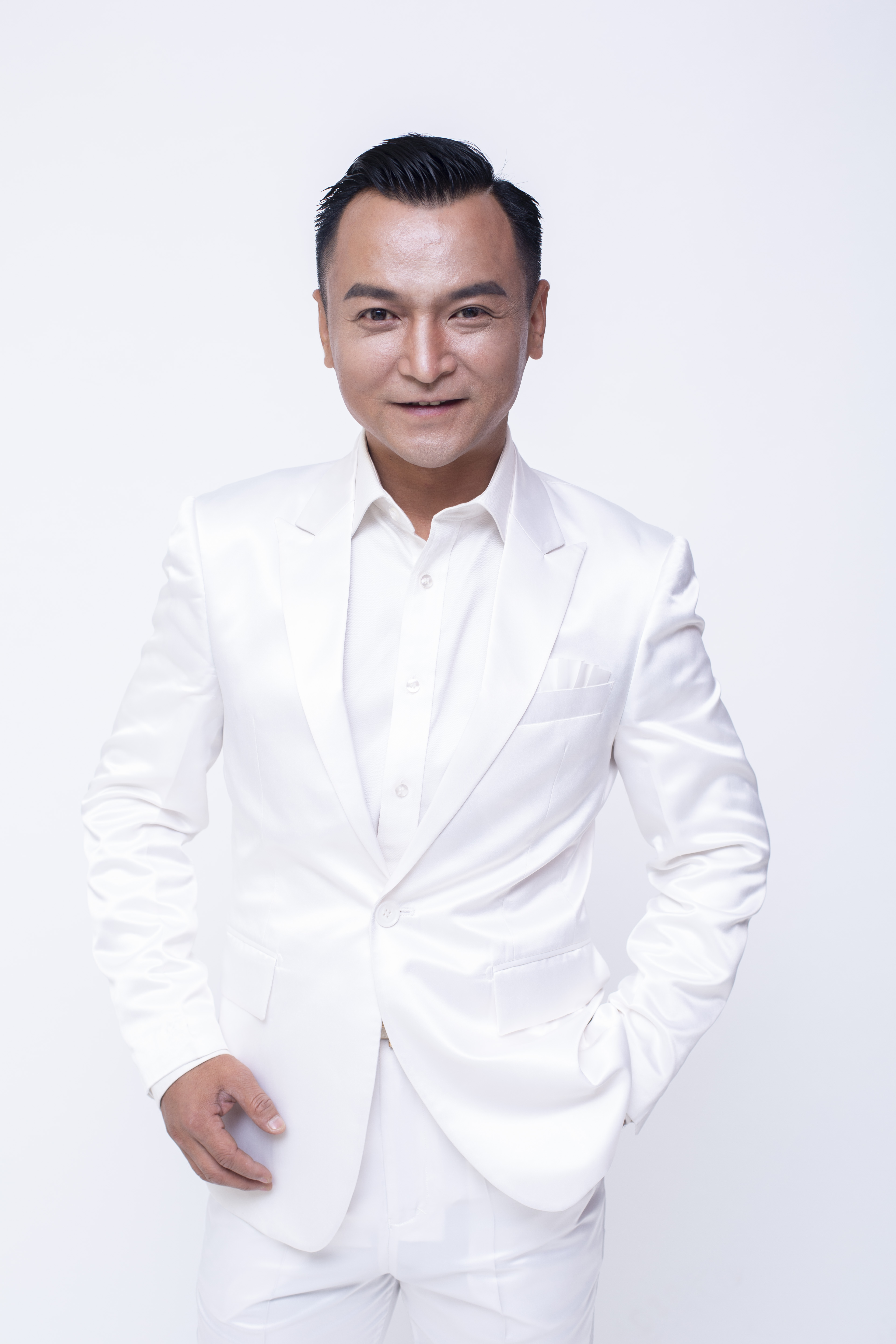  p data-id="gnxb8qr8uf">江东,11月7日出生于山东聊城,歌手.