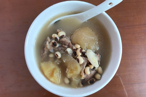 眉豆芡实排骨汤