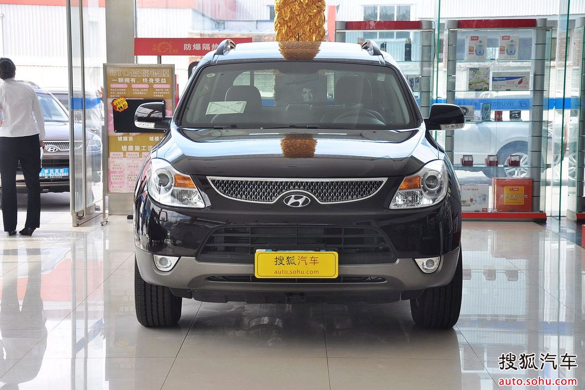  p>现代维拉克斯是一辆进口汽车,该车外观整体线条圆润,柔和,综合油耗