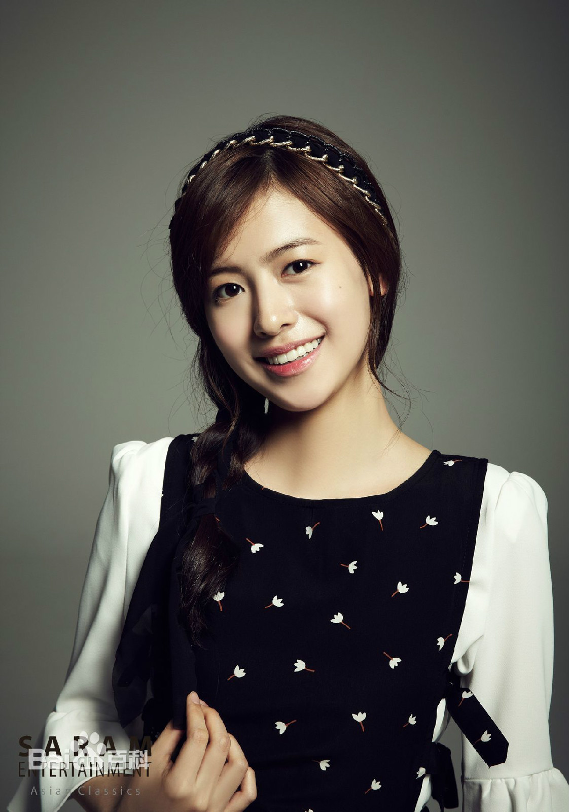  p>智友,1997年11月25日出生于韩国釜山,韩国女演员.