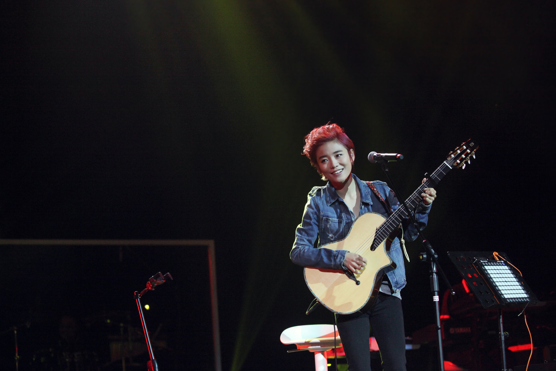  p>许飞,1985年11月11日出生于吉林省四平市梨树县,中国内地流行乐女