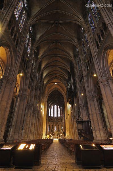  p>沙特尔大教堂,全称沙特尔 a href="#" data-lemmaid="11025631">