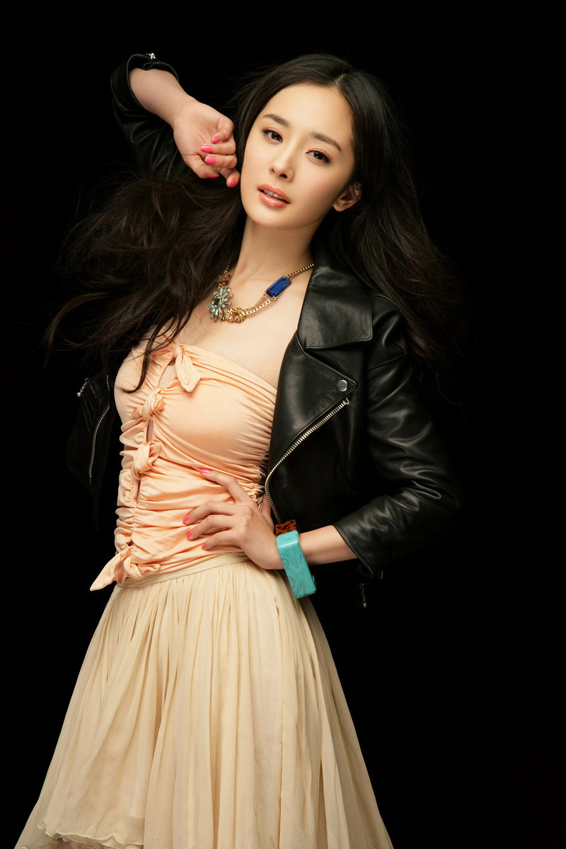  p>杨幂,1986年9月12日出生于北京市,中国内地影视女演员,流行乐歌手